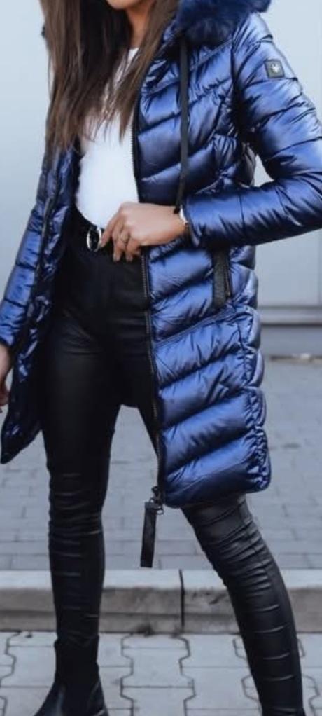 Modrá lesklá bunda, s