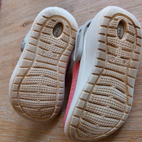 Dievcenske crocsy, crocs,23