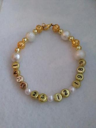 Náramok s menom alebo dátumom, 