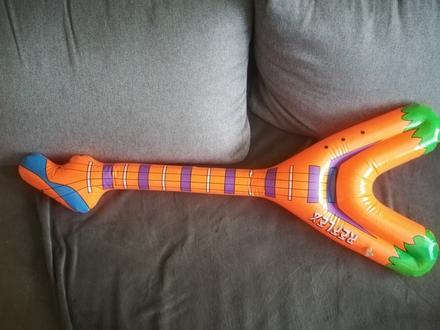 Nafukovacia gitara,