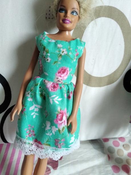 Šaty babiku barbie,