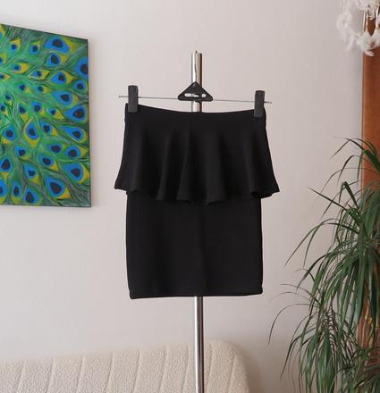 Elegantná čierna peplum sukňa puzdrový stri, bershka,s