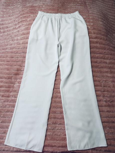 Biele rozšírené elegantné nohavice s 2 vreckami, l / m