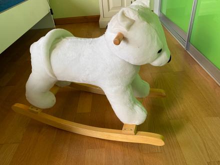 Drevený hojdací medvedík, 