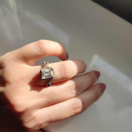 Nádherný strieborný prsteň,