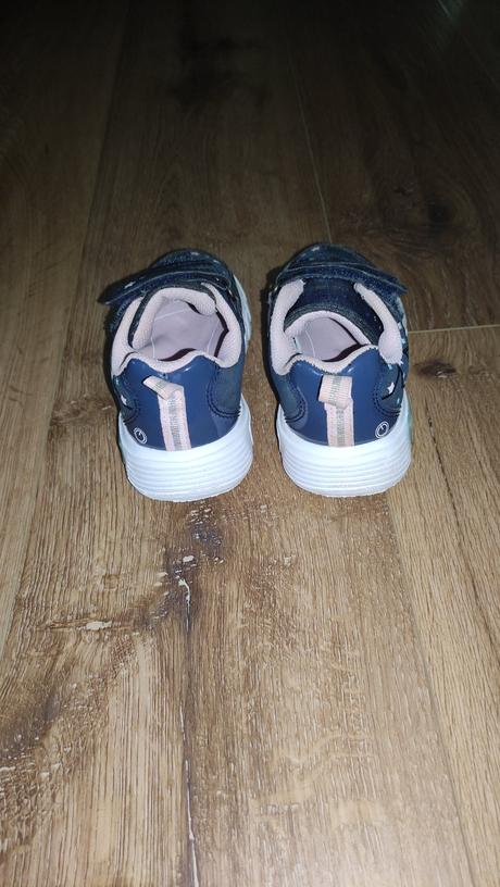 Dievčenské tenisky, 25