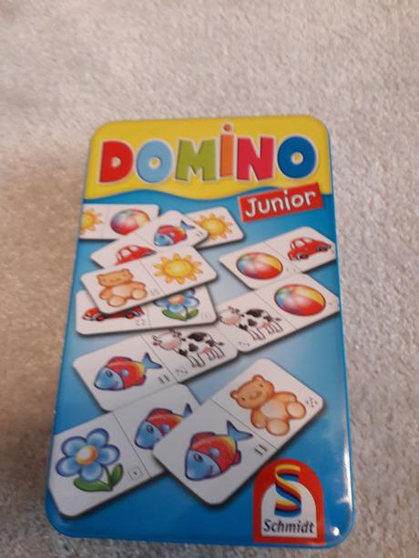 Domino v plechovej skatuli, 