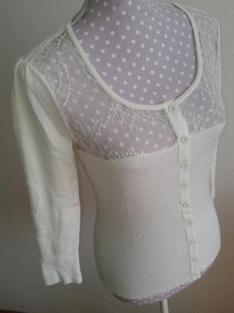 Krémový svetrík s čipkou veľ. s, s