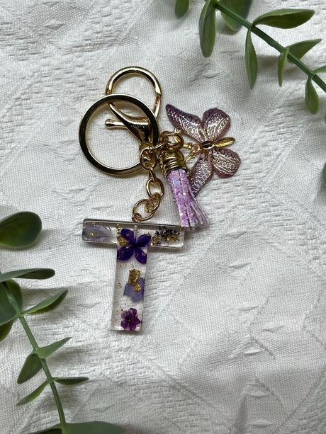 Ručne vyrobené živicové kľúčenky, 