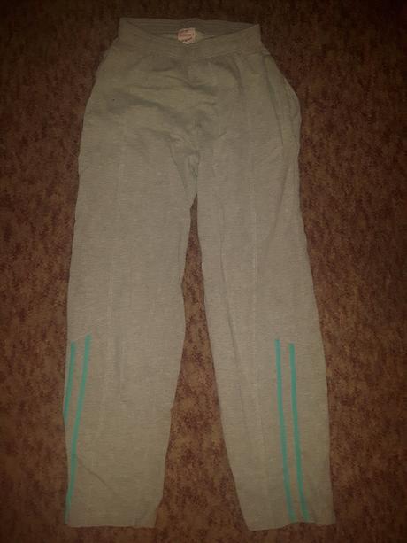 Dievčenské široké sivé tepláky, slovenka,140