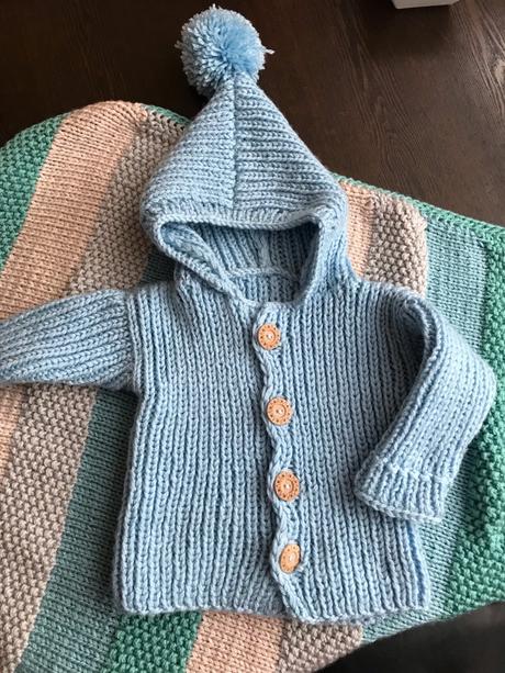 Pletený svetrík a čiapka, 68