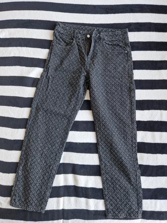 Bodkované džínsy, l