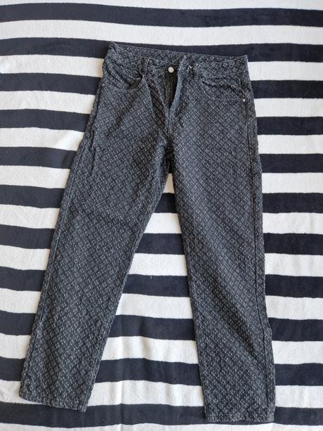 Bodkované džínsy, l