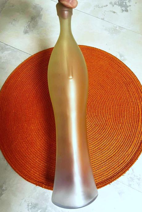 Štíhla sklenená váza, 