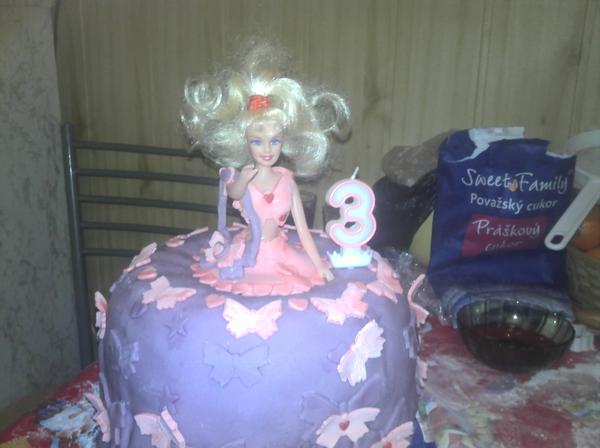 Chcem sa pochváliť, urobila som tortu. Čo hovoríte?