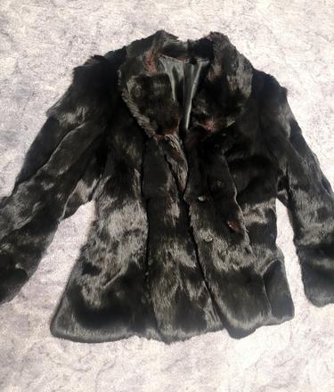 Krátky čierny kožuch (pravdepodobne norka/nutria), m