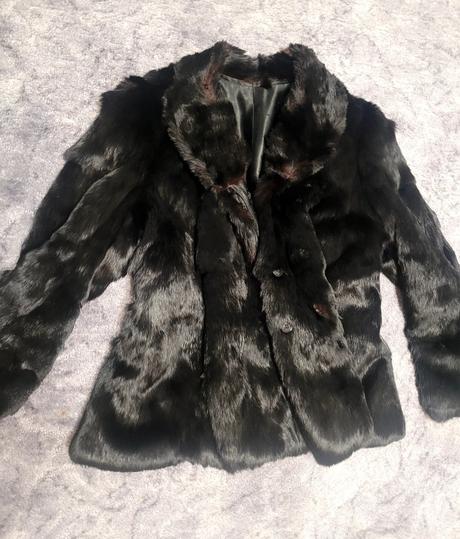Krátky čierny kožuch (pravdepodobne norka/nutria), m