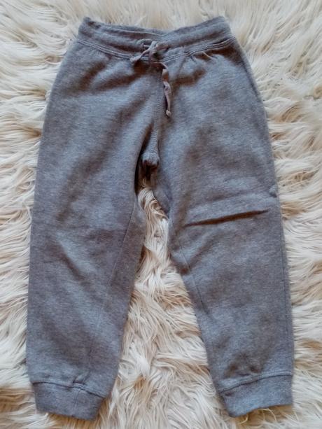 Sivé tepláky, lupilu,98