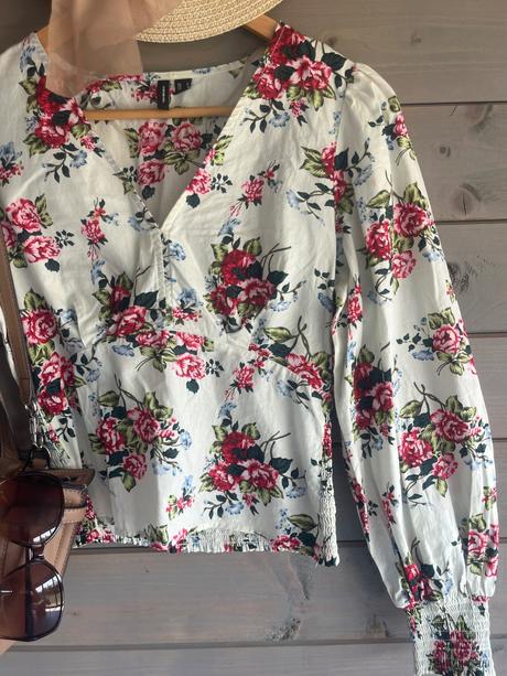 Nádherný romantický top, vero moda,s