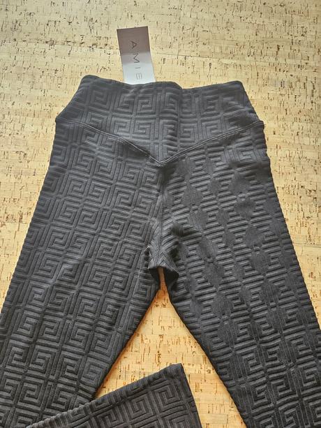 2x tvarujuce leginy, amisu,36 / s