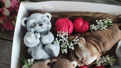 Krabička plná voňavých mydielok,