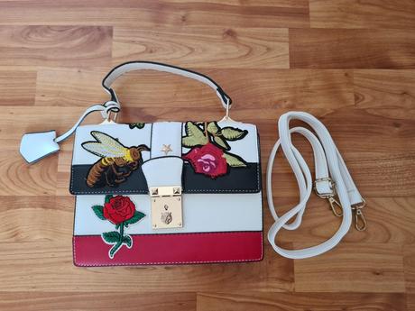 Kabelka s kvetmi, 