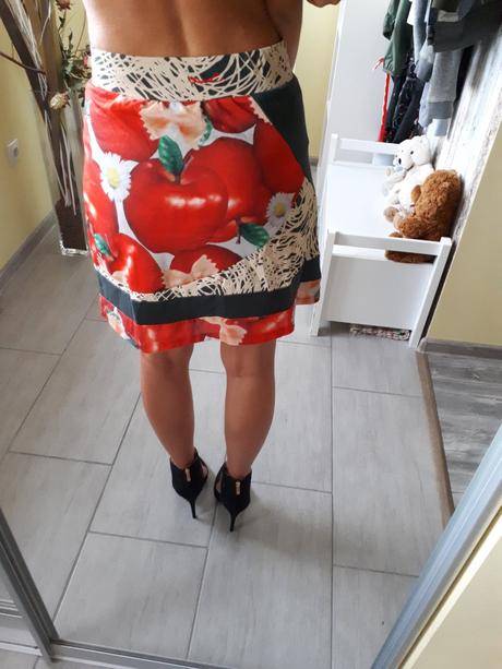 Farebná sukňa, smash!,m