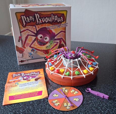 Hra pani pavúková,