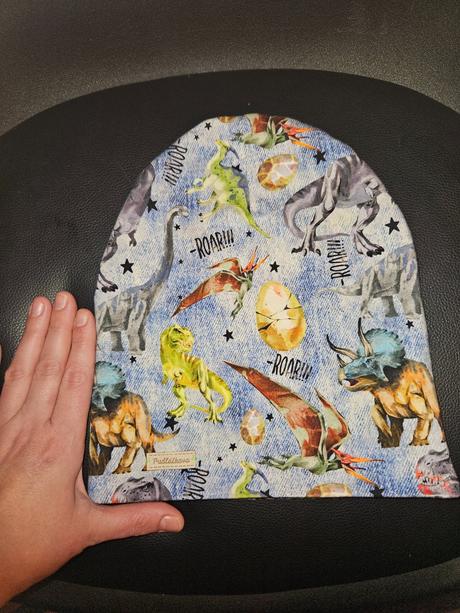 Čiapka s dinosaurami na cca 4 - 5r, 116