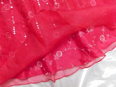 Luxusna velmi pekna hodvabna sukna, 38