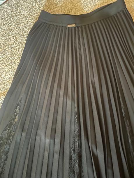 Guess krasna sukna, guess,s