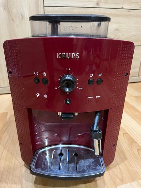 Predám automatický kávovar krups ea81 bordový, krups