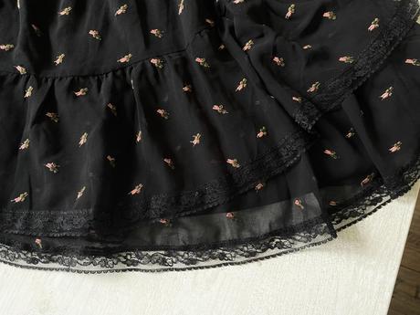 Čipkovaná sukňa s kvetmi, reserved,m