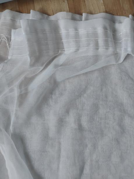 Krasna volanova zaclona, 