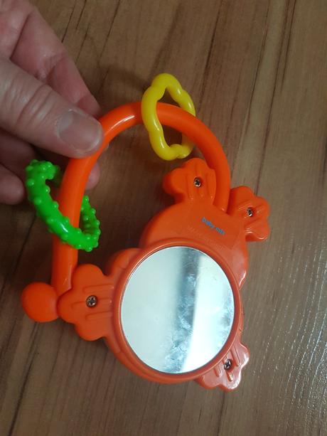 Hrkálka so zrkadielkom, 