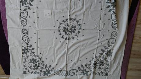 Obrus ručne vyšívaný,