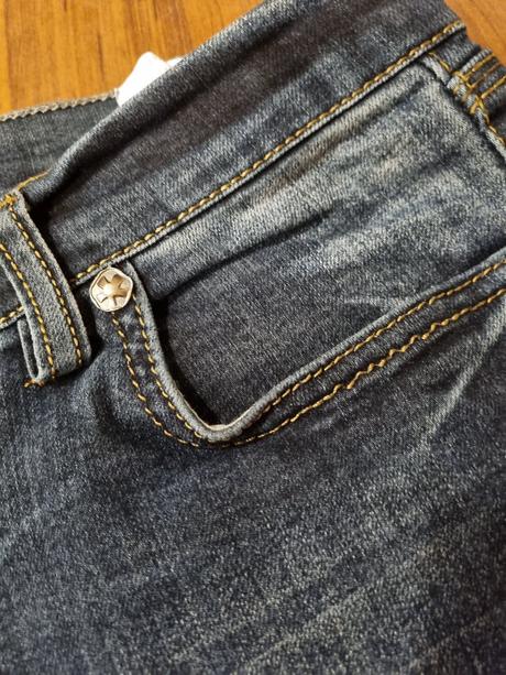 Tmavé elastické rifle, 32