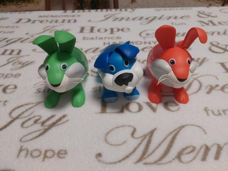 - 3 postavičky zajac a pes,