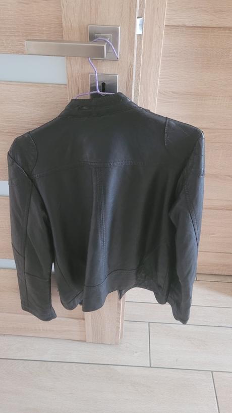 Kožená bunda, 146