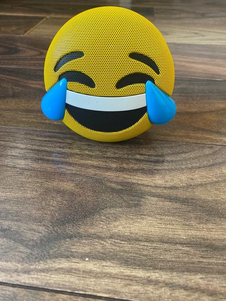 Reproduktor emoji lol, 