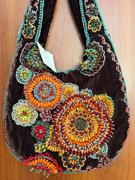 Zara nova kabelka vysivana koralkami, zara
