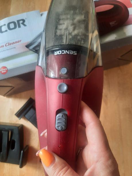 Ručný vysávač, sencor