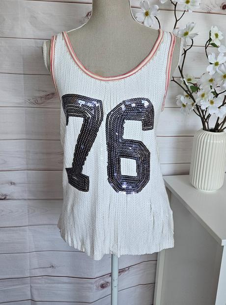 Pekné zaujímavé trblietavé tričko, s