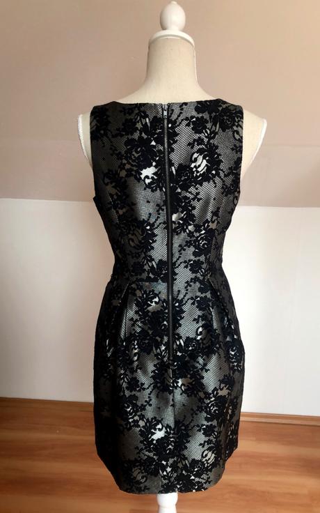 Čierne čipkované šaty, 36