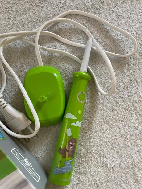 Elektronická zubná kefka,