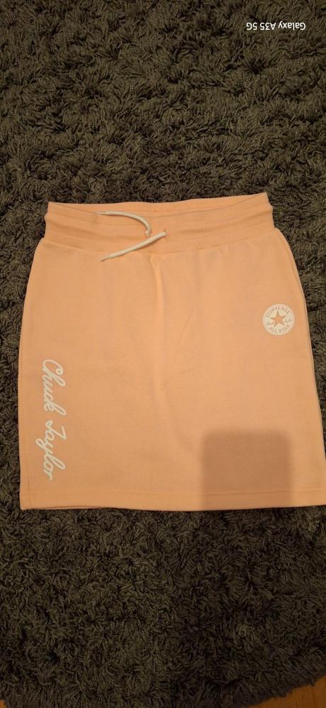 Tepla sukna, converse,152