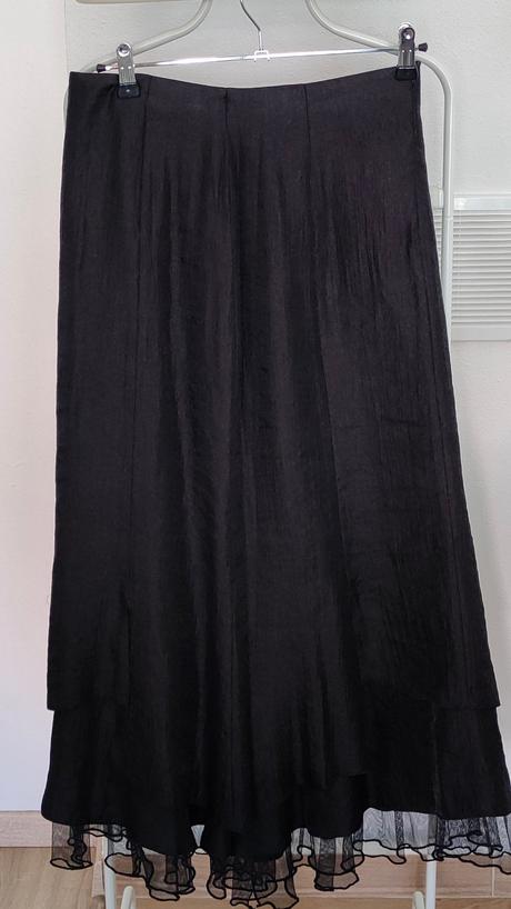 Dlhá čierna sukňa, m