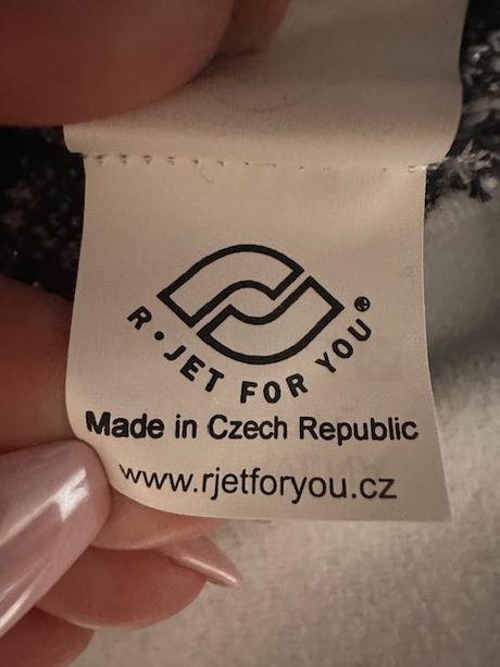 Zimná čiapka s brmbolcom a striebornou niťou r-jet,