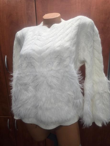 Biely pulover, 