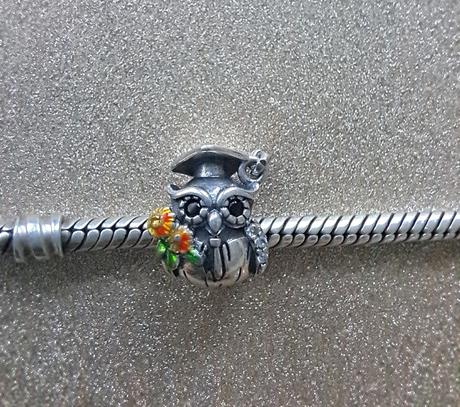 Prívesok sova absolventka, 